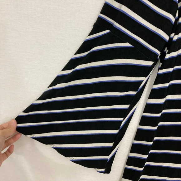 Chico's Travelers Black White Striped Slinky Knit Flare Sleeve Top size 16/18 - Picture 4 of 9